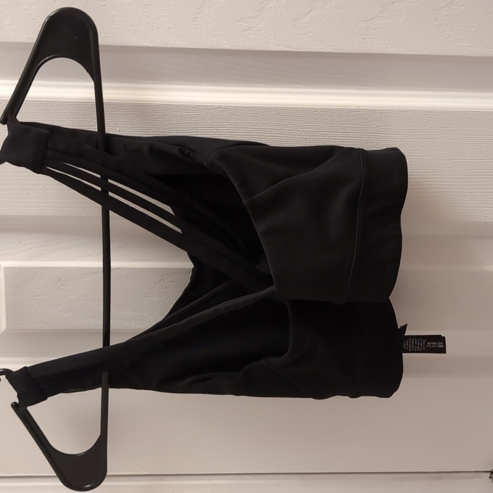 Victoria's Secret On Point Black Sports Bra in Size Medium